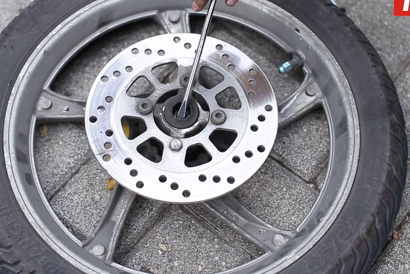 motor bekas, bearing roda, bearing roda motor, penyebab bearing roda motor cepat rusak, penyebab bearing roda motor cepat jebol, kenapa bearing roda cepat jebol, kenapa bearing roda motor cepat jebol, Waspadai Hal Sepele Ini, Biang Kerok Bearing Roda Motor Sering Jebol