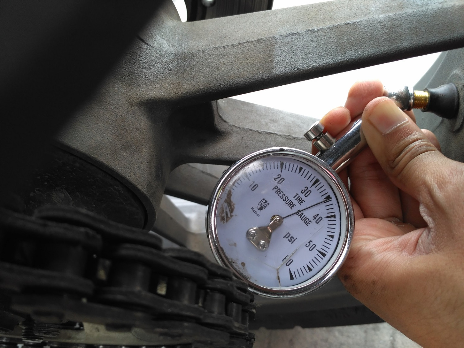ban motor, motor bekas, ban motor bekas, efek samping isi angin ban kelewat kencang, efek samping angin ban motor kekerasan, Ternyata Ini Efek Samping  Isi Angin Ban Motor Bekas Kelewat Kencang