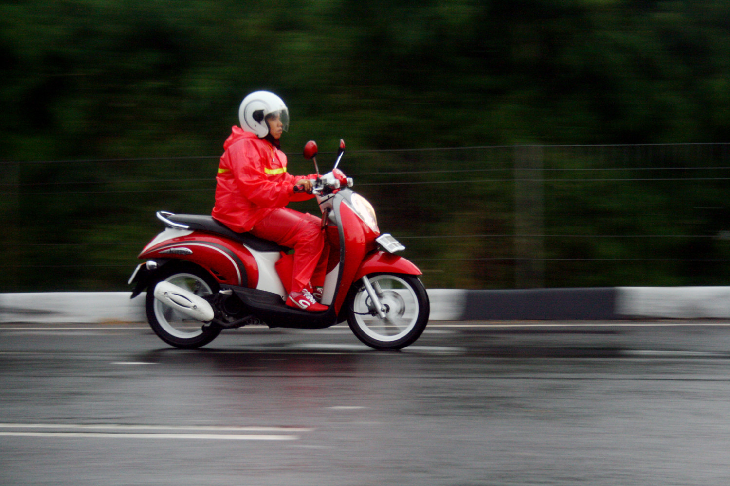musim hujan, busi, cop busi, mesin brebet, Pantas Motor Sering Brebet Saat Hujan Tanda Part Ini Minta Diganti