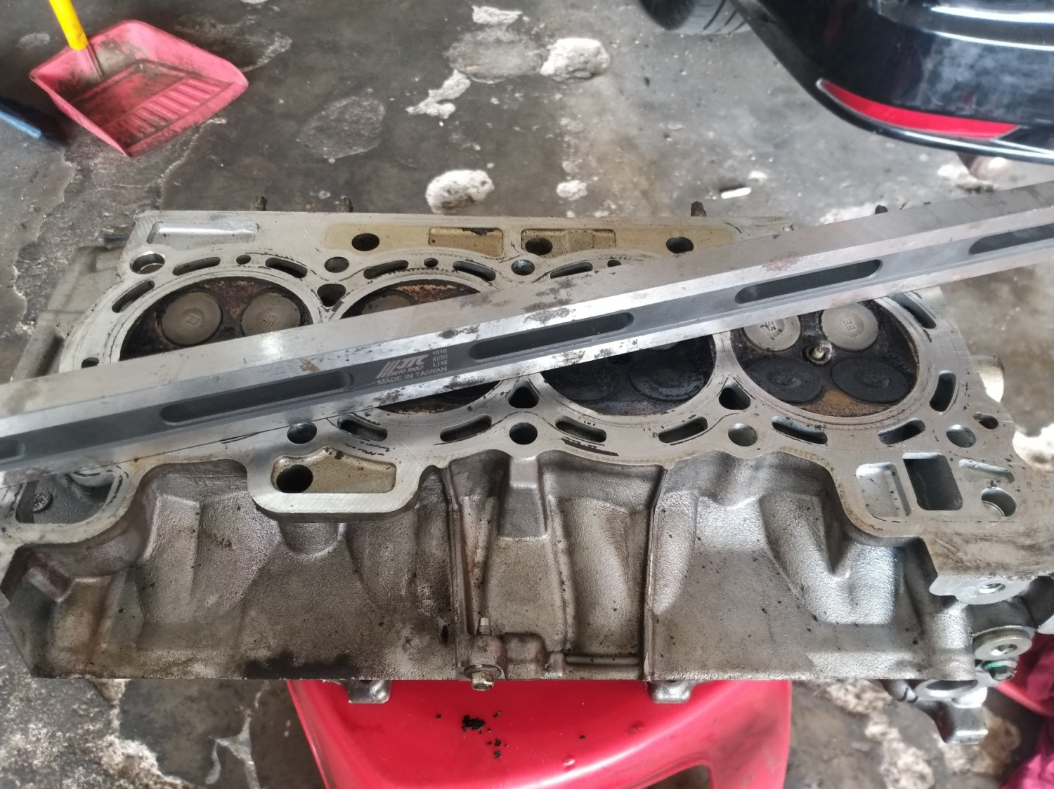 panas, melengkung, permukaan, Overheat, straight edge, kepala silinder, Mesin Overheat Bikin Kepala Silinder Melengkung, ini Penjelasannya