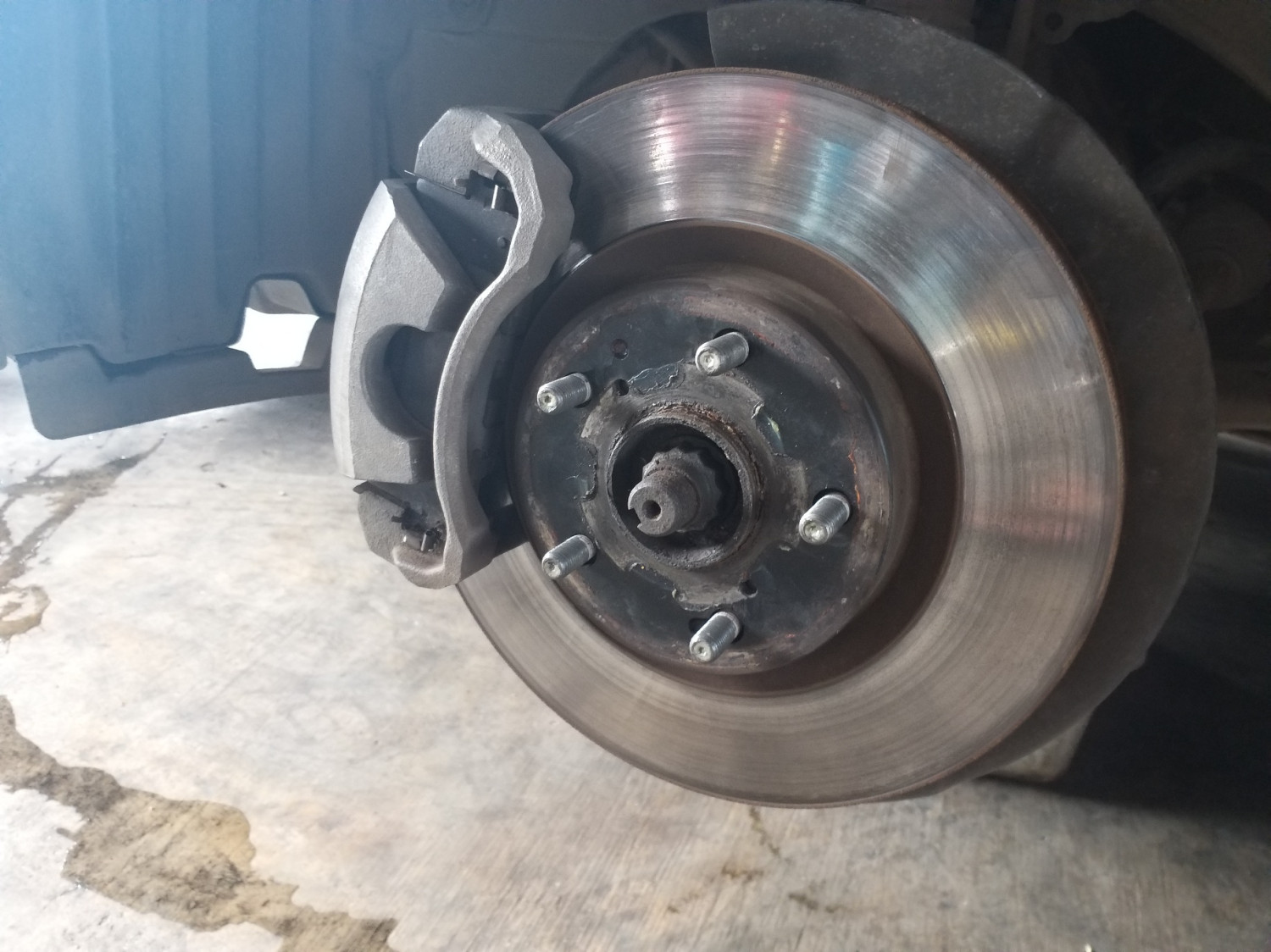 mobil bekas, bearing, bearing roda, bearing roda mobil, cara cek bearing roda, cara cek bearing roda mobil, cara deteksi bearing roda mobil rusak, Sambil Ngabuburit, Begini Cara Deteksi Bearing Roda Mobil Bekas Rusak