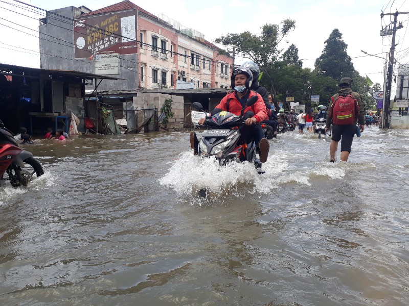 banjir, mesin motor, motor bekas, penyebab motor mati saat terjang banjir, penyebab mesin motor mati saat terjang banjir, Alasan Kenapa Motor Bekas Yang Mogok Saat Terjang Banjir Jangan Dinyalakan