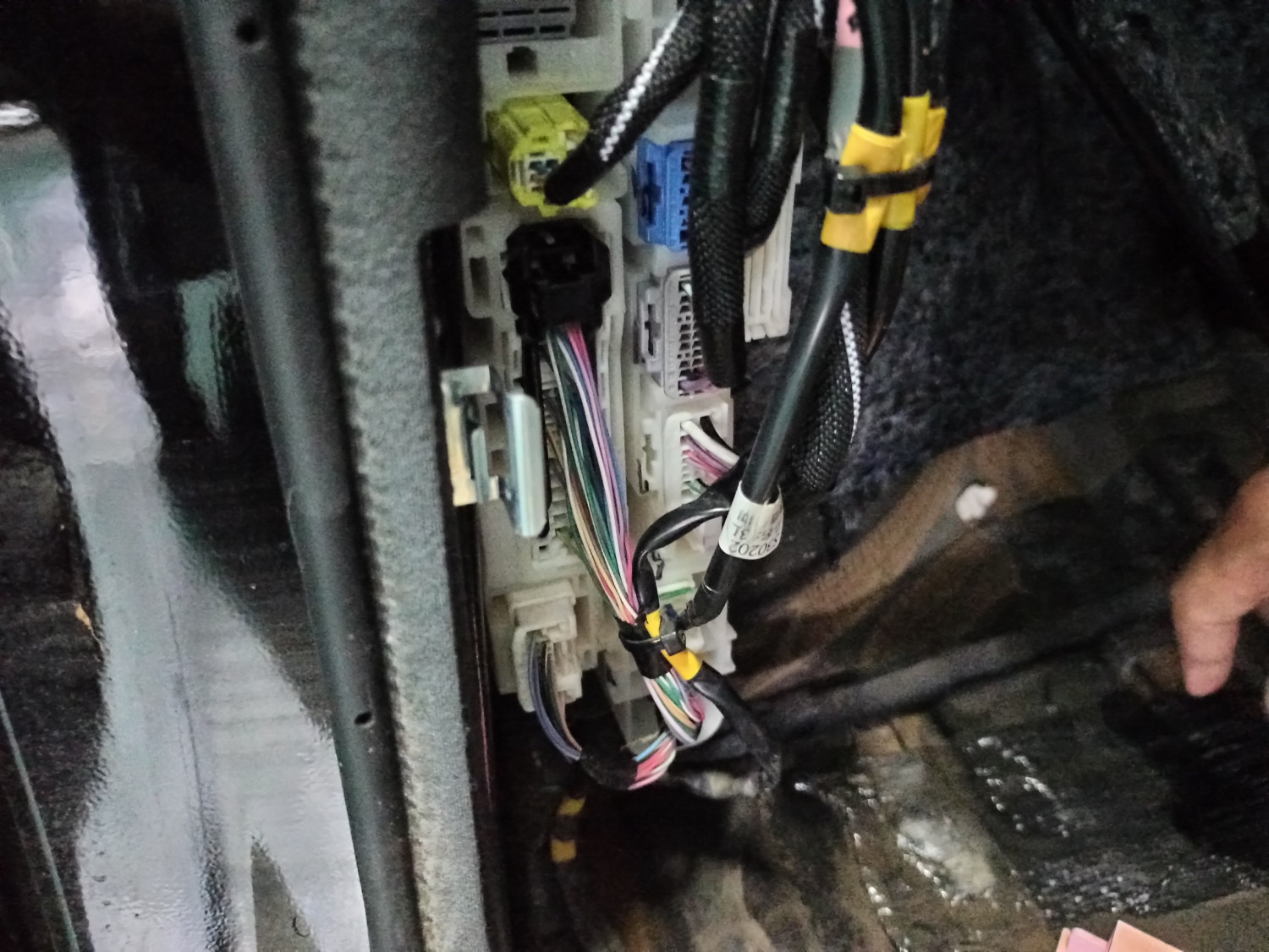 mudik, mudik lebaran, mobil bekas, kelistrikan, mobkas, kelistrikan mobil, Sering Disepelekan, Ini Bahaya Soket Lampu Mobil Bekas Gosong Saat Mudik