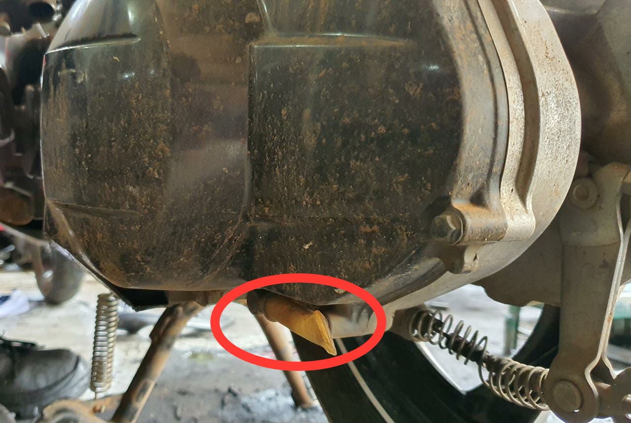 cvt motor matik, motor matik terjang banjir, motor matik terobos banjir, air terjebak di cvt motor matik, Ini Cara Buang Air yang Terjebak di CVT Motor Matik Usai Terjang Banjir
