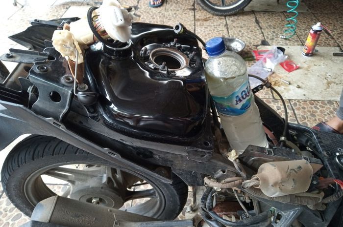 tangki motor, motor bekas, kuras tangki motor, kapan kuras tangki, kapan kuras tangki motor, Alasan Kenapa Motor Bekas Injeksi Wajib Kuras Tangki Tiap 10 Ribu KM