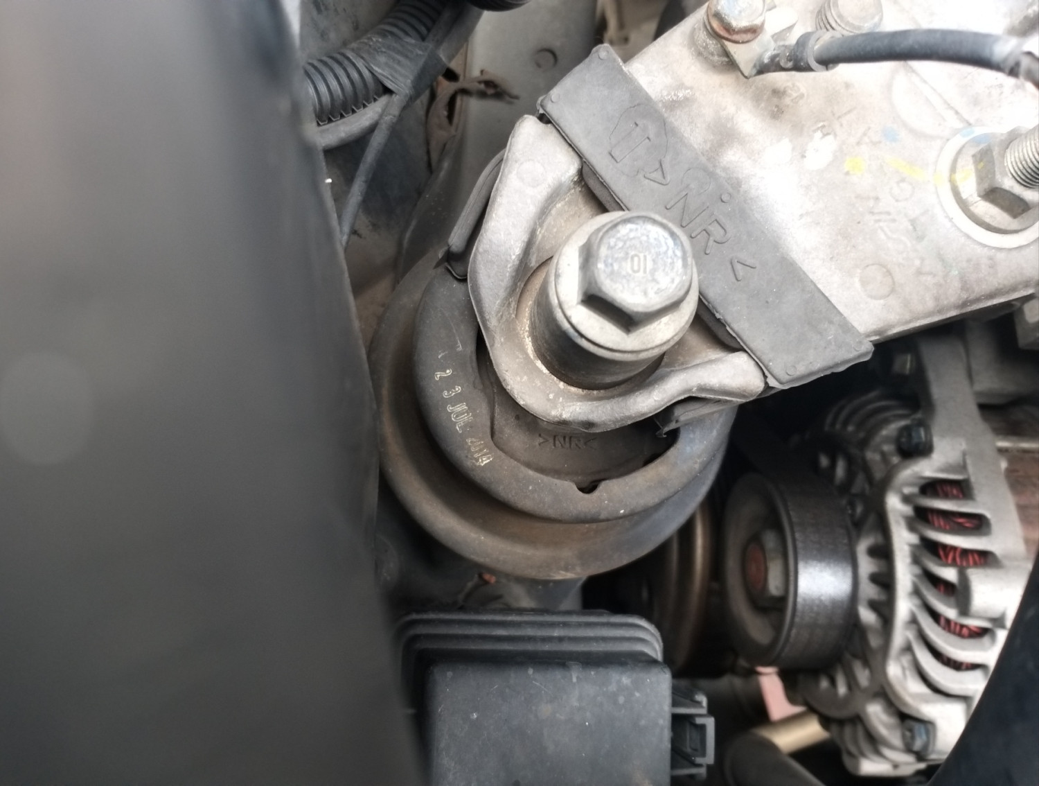 mobil bekas, engine mounting, efek samping membiarkan engine mounting rusak, efek samping engine mounting rusak, efek samping engine mounting mobil rusak, Empat Efek Samping Membiarkan Engine Mounting Di Mobil Bekas Rusak