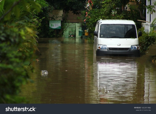 banjir, mobil bekas, mobkas, mobil bekas terendam banji, Ini 5 Ciri-ciri Mobil Bekas Terendam Banjir, Paling Gampang Dengerin Suara Mesin