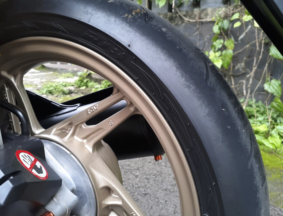 ban motor, ban soft compound, soft compound, Cocok Buat Musim Hujan, Ini Manfaat Ban Soft Compound Buat Motor Harian