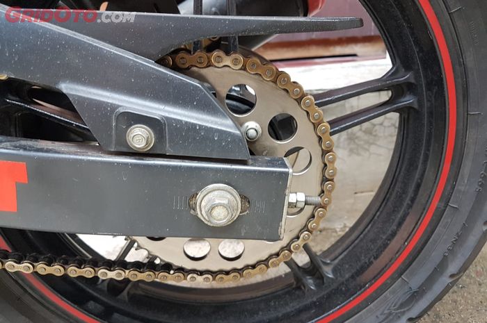 rantai motor, motor bekas, jarak bebas, Jarak Main Rantai Motor, jarak bebas rantai motor, Ternyata Ini Alasan Jarak Bebas Rantai Motor Bekas Harus Rajin Dicek