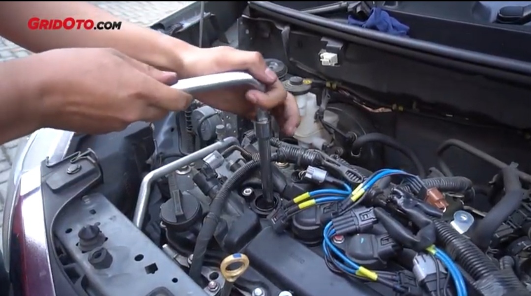 mobil bekas, busi, busi mobil, ganti busi, Cara ganti busi mobil, ganti busi mobil, cara ganti busi, Cara ganti busi mobil sendiri, Ganti Busi Mobil Sendiri Boleh Saja, Perhatikan Tiga Hal Penting Ini Ya