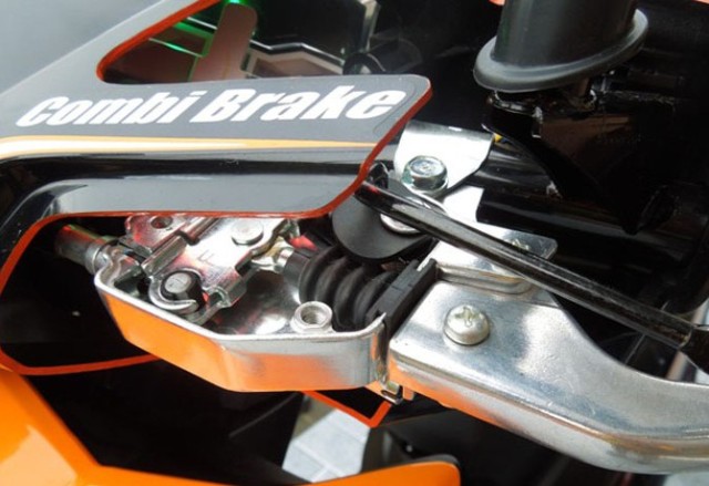 motor matic, combi brake, Combi Brake System (CBS), motor matic Honda, cara mematikan combi brake system, Cara Mematikan Combi Brake System di Motor Matic Honda, Simak Triknya