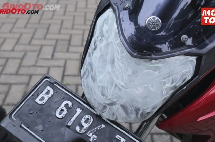 lampu motor, motor bekas, mika lampu, mika lampu motor, cara mencegah mika lampu jadi buram, cara mencegah mika lampu jadi menguning, cara mencegah mika lampu kusam, cara mencegah mika lampu motor menguning, Dua Cara Mencegah Mika Lampu Motor Kuning Dan Kusam Di Musim Hujan