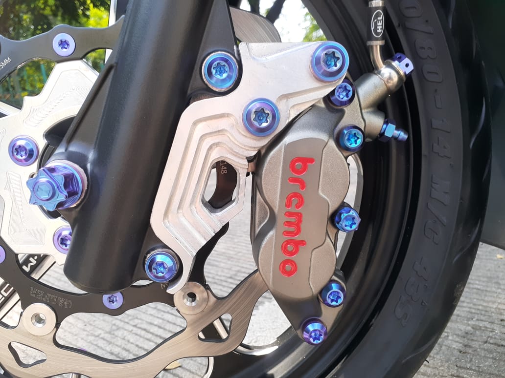 drake, baut, baut titanium, kelebihan baut titanium, Bukan Cuma Bikin Keren Tampilan, Ini Tiga Kelebihan Baut Titanium