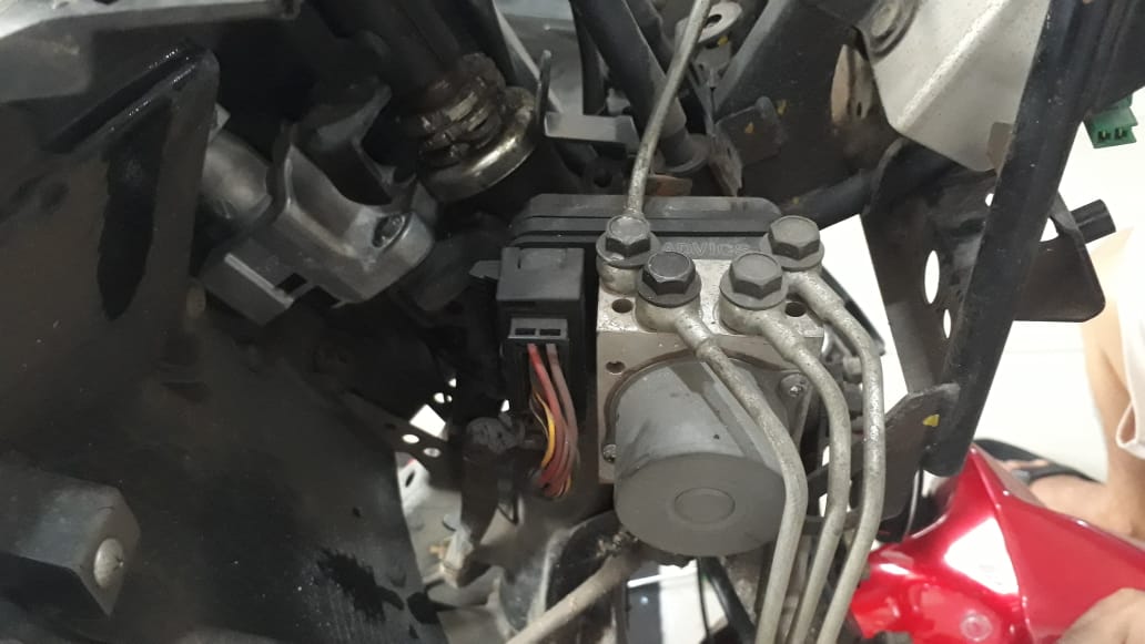 rem abs, Nonaktifkan Rem ABS, Downgrade Rem ABS, Mematikan ABS Motor, Rem ABS Dimatikan, Kepentok Biaya, Ini Yang Terjadi Jika Menonaktifkan ABS di Sistem Pengereman Motor