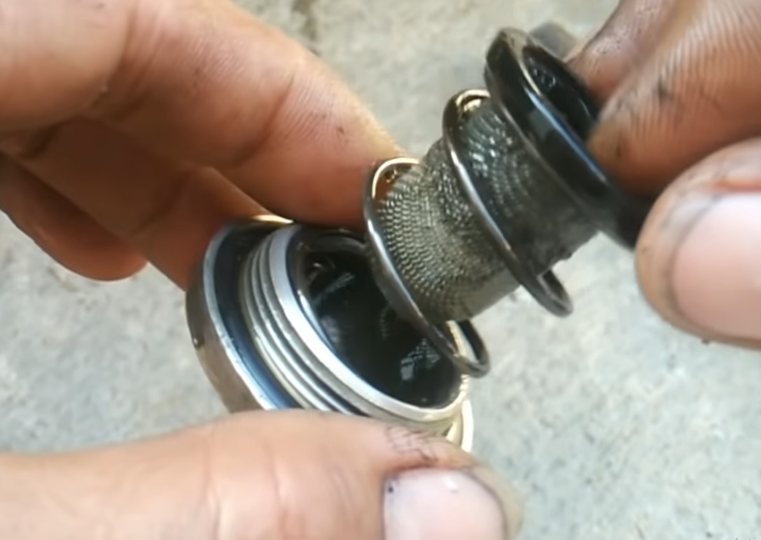motor matic, filter oli, filter oli mesin, ganti filter oli mesin, filter oli mesin motor matic, kapan ganti filter oli mesin, Ini Sebabnya Filter Oli Mesin Motor Matic Wajib Dibersihkan Tiap 10 Ribu Km