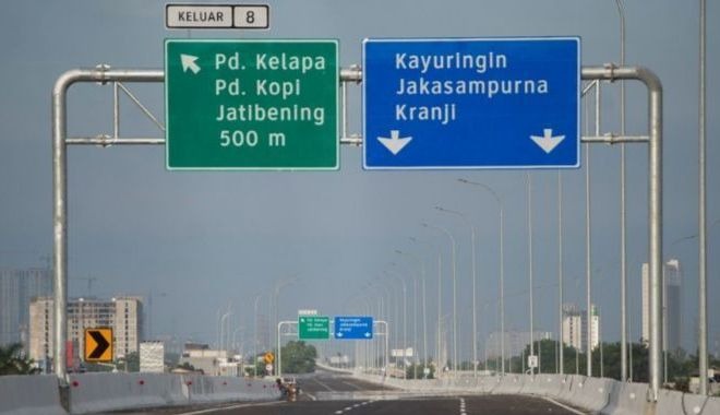 mudik lebaran, Papan Penunjuk Arah Tol, penunjuk jalan, Jangan Sampai Salah Jalur! Ini Perbedaan Rambu Biru dan Hijau di Tol yang Banyak Tak Diketahui