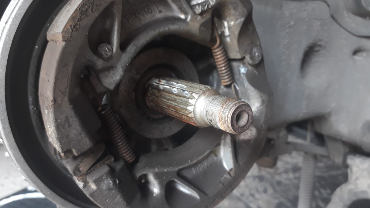motor matic, as roda, penyebab as roda motor matic ada oli, penyebab as roda motor matic keluar oli, as roda motor matic, Ternyata Ini Penyebab Ada Oli Keluar Dari As Roda Belakang Matic