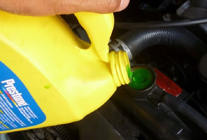 mobil bekas, air radiator, air radiator mobil, tanda air radiator minta ganti, ciri air radiator minta ganti, Sering Kelewat, Ini Tiga Tanda Air Radiator Di Mobil Bekas Minta Ganti