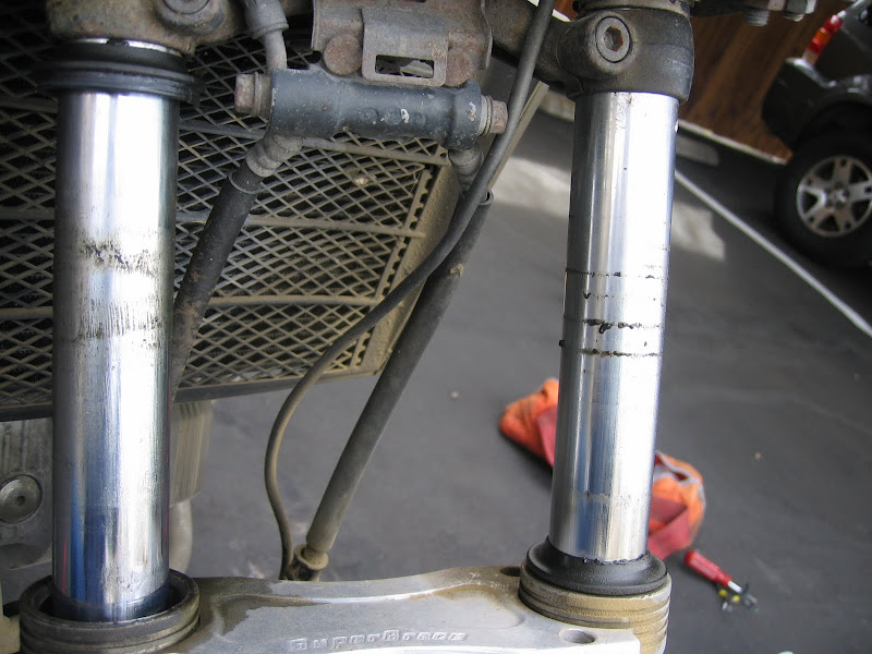 sokbreker, servis sokbreker, sokbreker rembes, Berkah Fajar Motor, Sokbreker Depan Motor Rawan Bocor di Musim Hujan, Ini Penyebabnya!