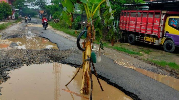 Jalan Rusak, Perbaikan Jalan Daerah, Inpres Jalan Daerah, Inpres Jalan Rusak, Inpres Jalan Rp 2,9 Triliun, Ramai Debat Jalan Rusak, Kemen PU Cairkan Rp 2,9 Triliun Untuk Inpres Jalan Daerah