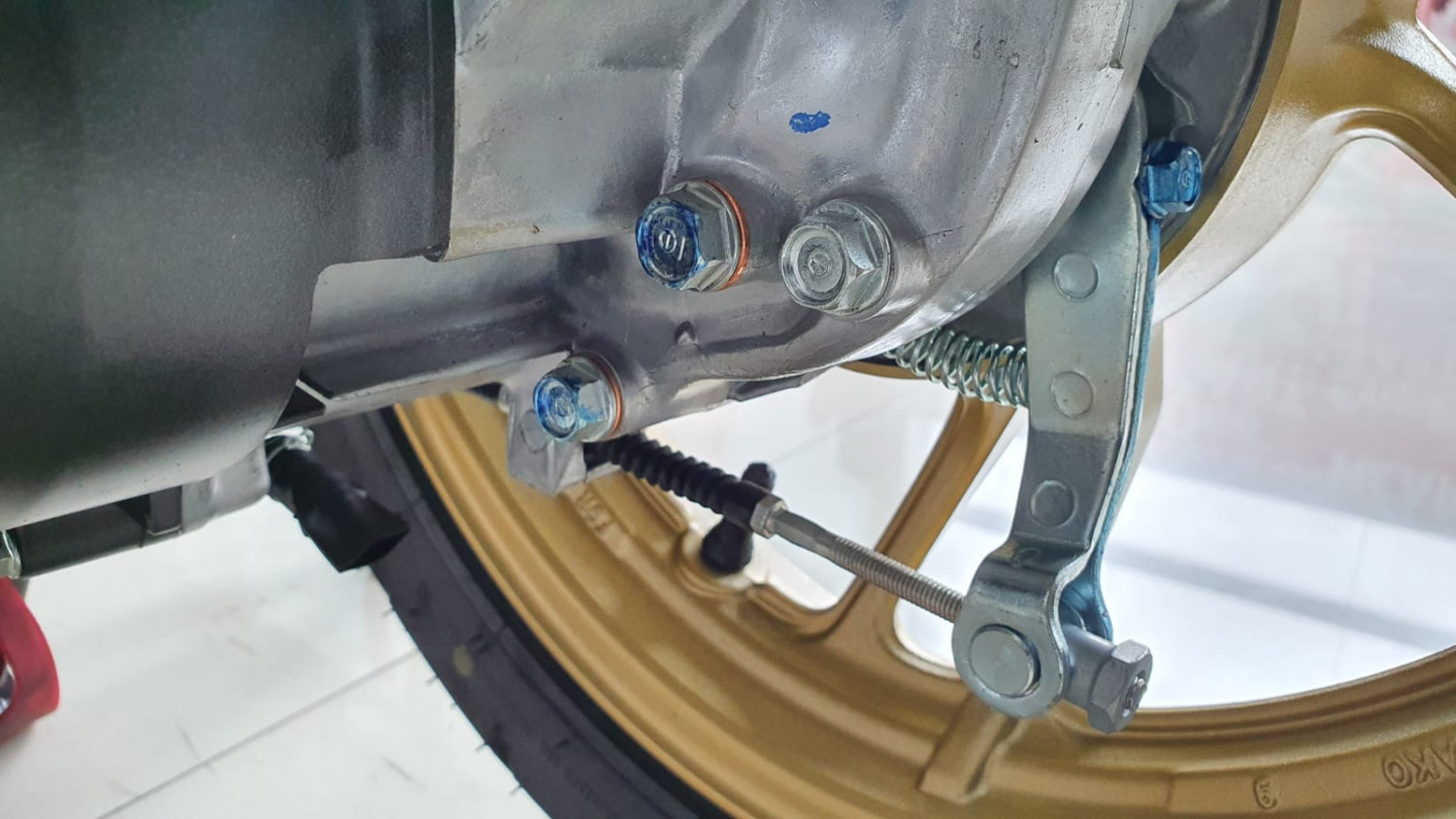 motor matic, oli gardan, ring tembaga, baut oli gardan, kenapa ada ring tembaga di baut oli gardan, kenapa baut oli gardan ada ring tembaga, Alasan Kenapa Ada Ring Tembaga Di Baut Oli Gardan CVT Motor Matic