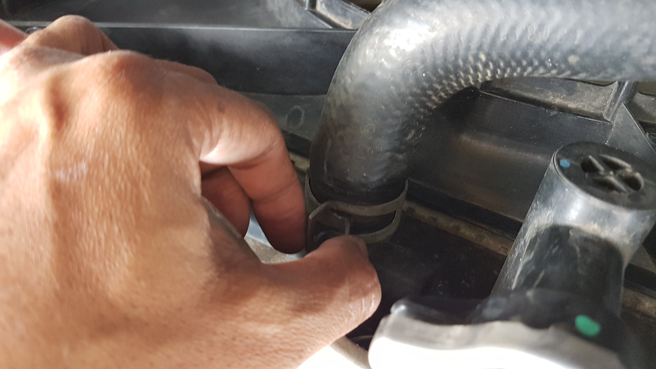 mobil bekas, slang radiator, slang radiator mobil, ciri slang radiator mobil rusak, ciri slang radiator rusak, Persiapan Mudik, Ini Ciri Slang Radiator Mobil Bekas Yang Mulai Rusak
