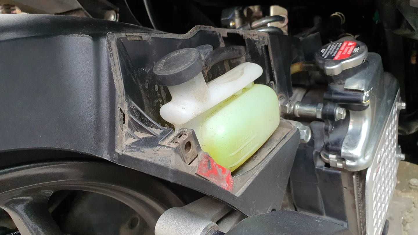 air radiator, motor bekas, air radiator motor, radiator motor, efek samping air radiator berlendir, efek samping air radiator motor berlendir, Ternyata Air Radiator Bisa Berlendir, Ini Efek Sampingnya Ke Motor Bekas