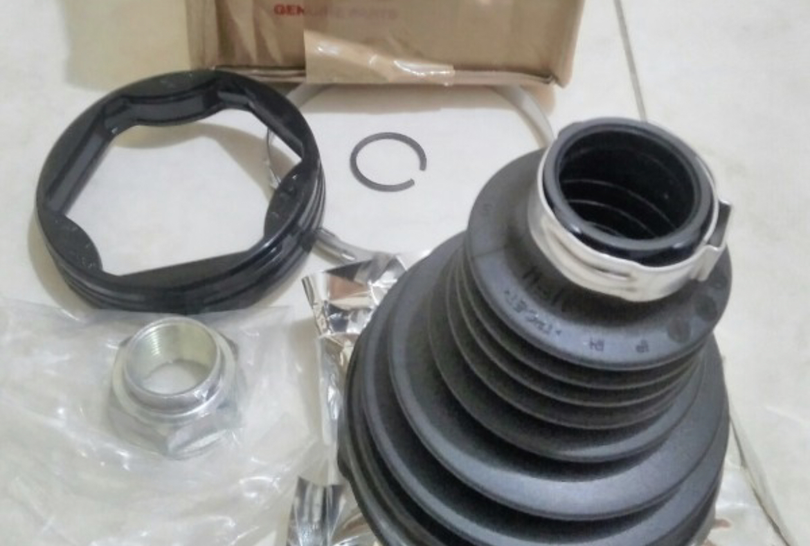 karat, pengecekan, kerusakan, bolong, as roda, karet boot, Karet Boot As Roda Mobil Sobek, Ini Dampak Jangka Panjangnya