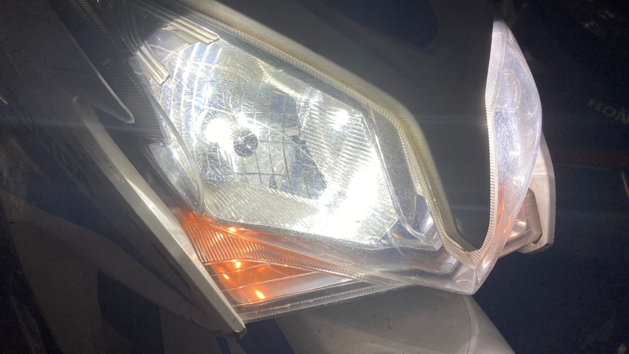 lampu, lampu motor, lampu led, autovision, Bukan Putih, Ini Warna Lampu Motor yang Cocok di Musim Hujan