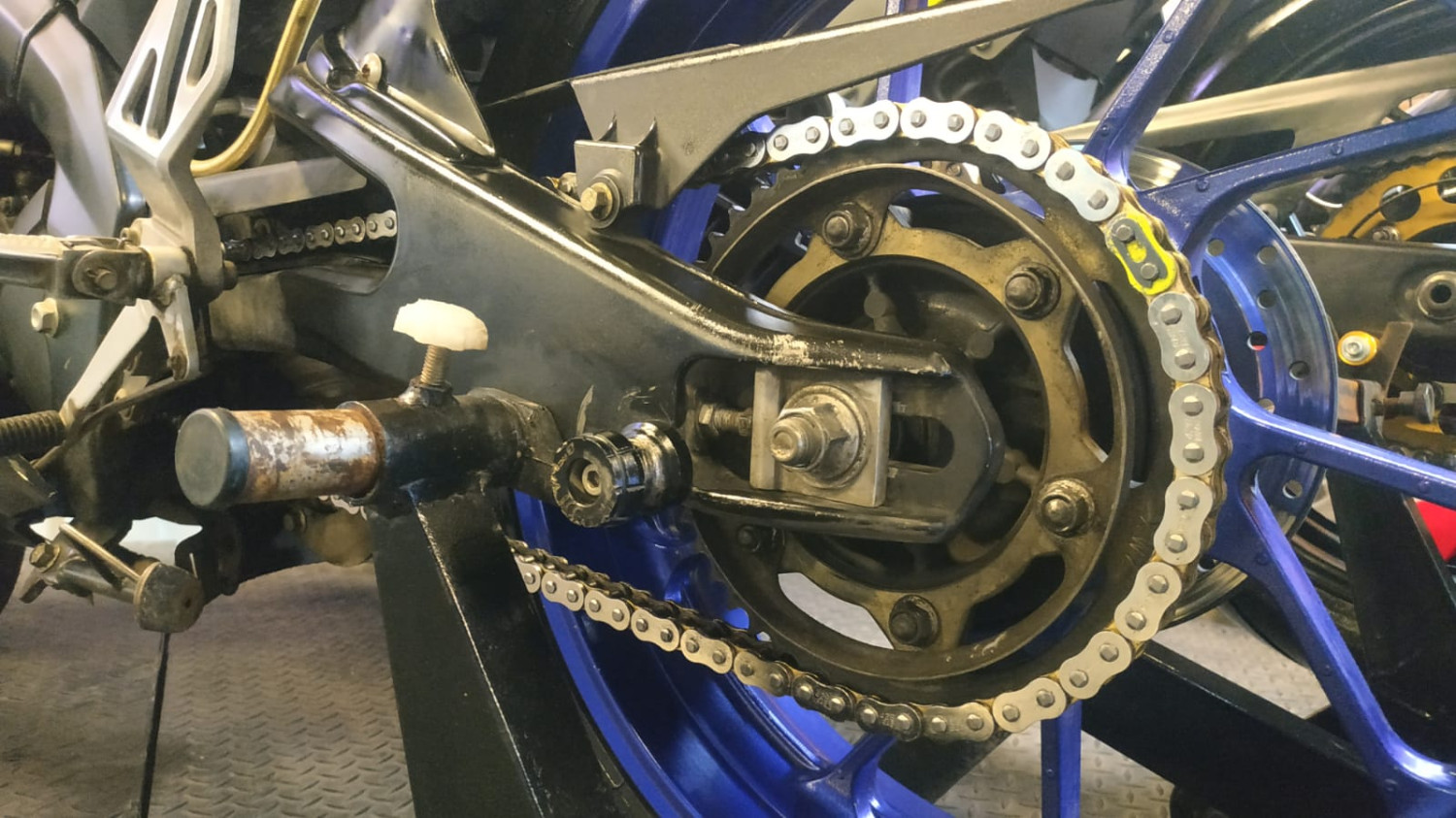 rantai motor, rantai DID, Carbon Steel, Bahan Rantai Motor, Material Penyusun Rantai, Tahan Digeber Ratusan Km Per Jam, Ternyata Ini Material Pembuatan Rantai Motor