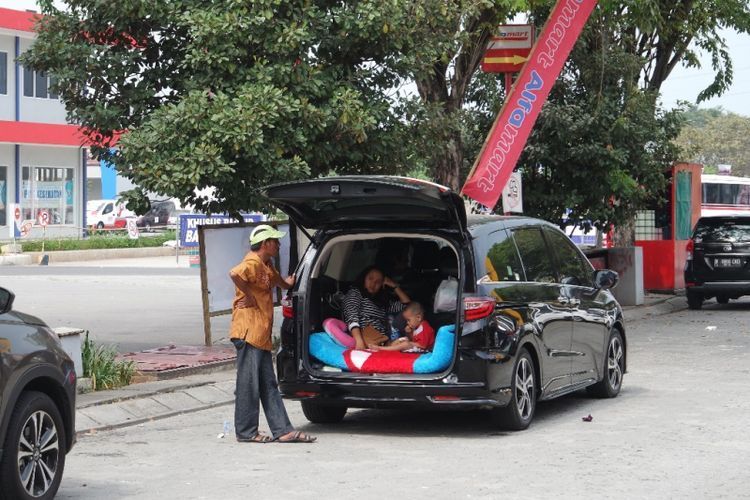 car seat, kabin mobil, tidur dalam mobil, Kasur Dalam Mobil, Bahaya Kasur Dalam Mobil, Nyaman Tapi Bahaya, Copot Jok Gelar Kasur di Kabin Mobil Potensi Cedera Fatal