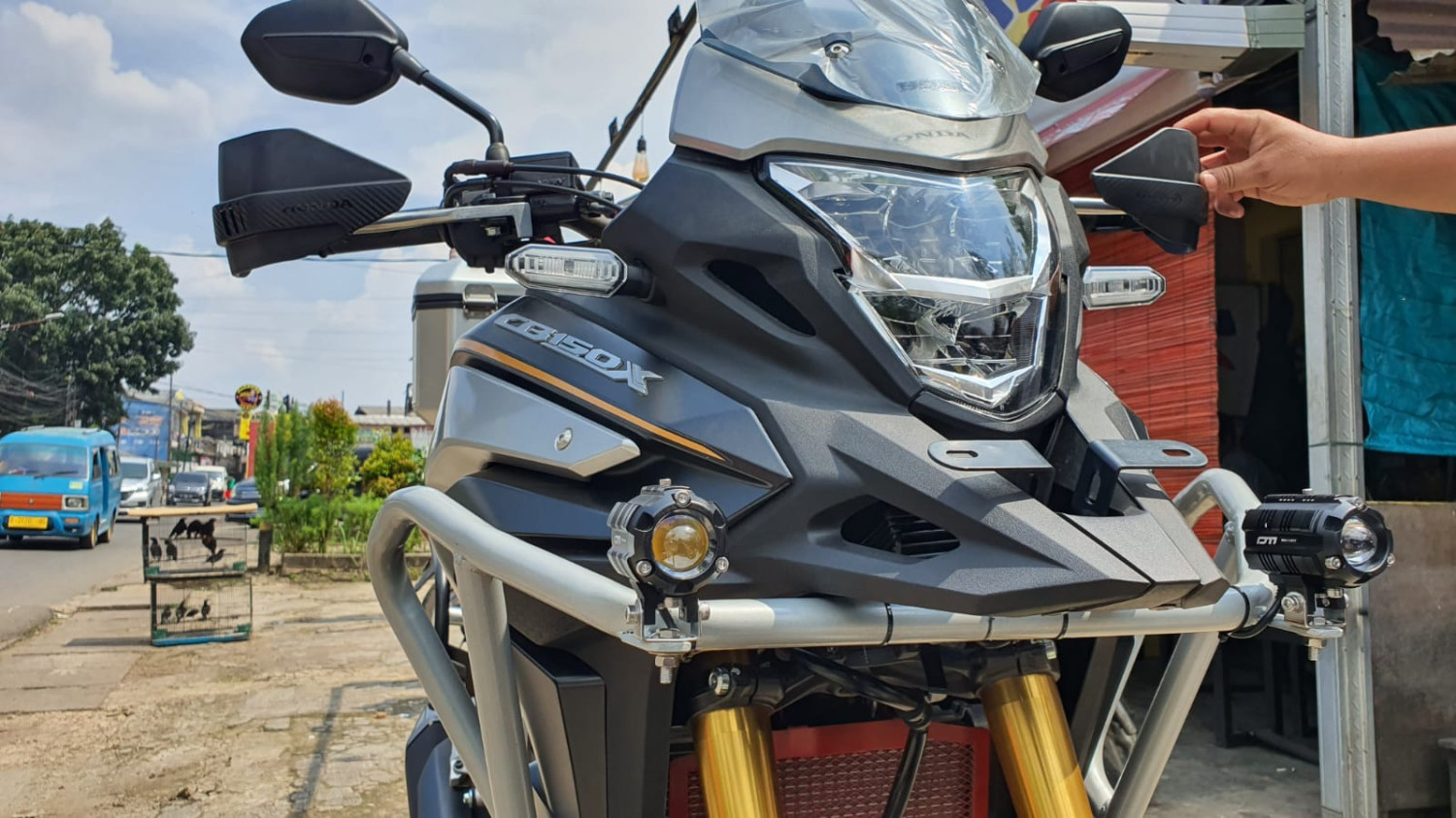 lampu, lampu tambahan, lampu aftermarket, Duromoto, Mini Laser, Bukan Soal Harga, Duromoto Blak-blakan Soal Tantangan Jual Lampu Aftermarket