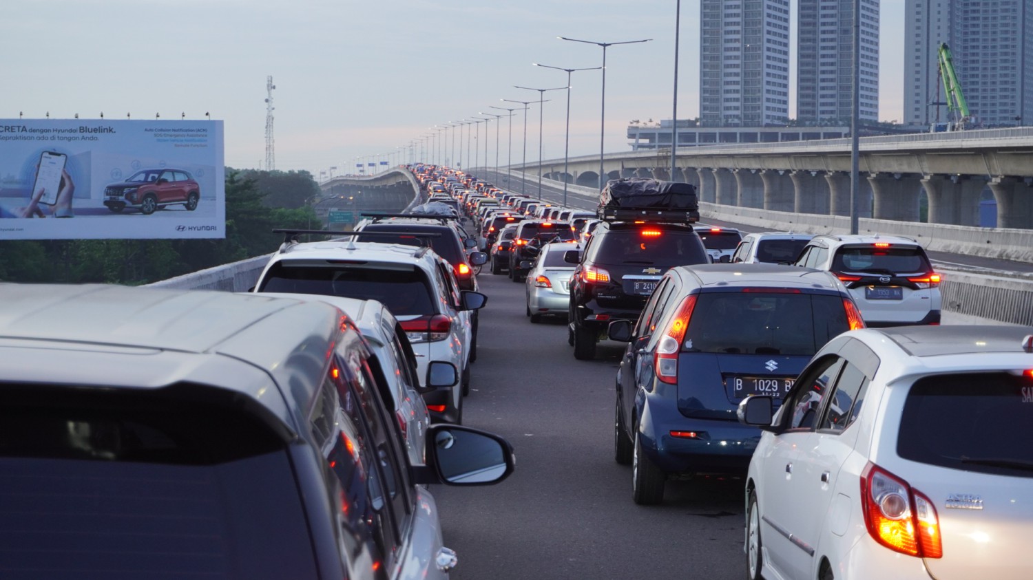 imlek, jasa marga, Gerbang Tol (GT), MBZ Auto Padat, Arus Menuju Jakarta Naik Drastis Usai Imlek