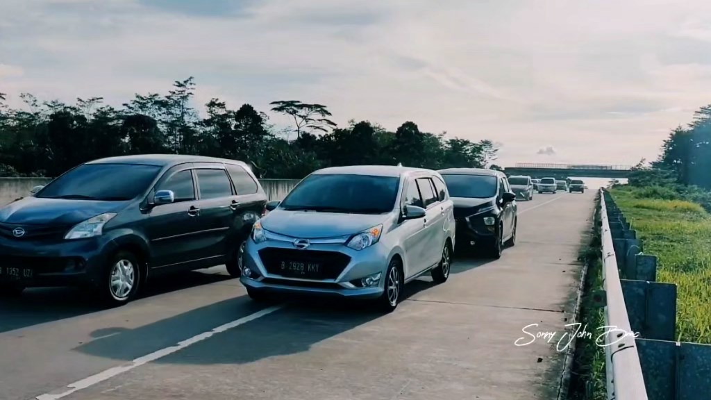 jalan tol, jasa marga, Bahu jalan tol, berhenti di bahu jalan tol, Sering Disalahgunakan, Bahu Jalan Tol Hanya untuk Kondisi Ini!