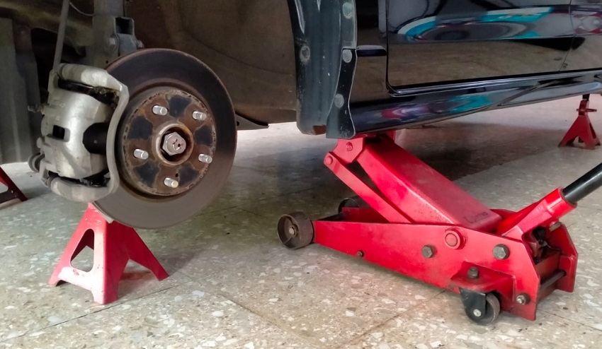 posisi, roda, komponen, dongkrak, Kaki-kaki, Posisi Dongkrak Mobil Harus Pas, Ini Efeknya Kalau Salah Posisi