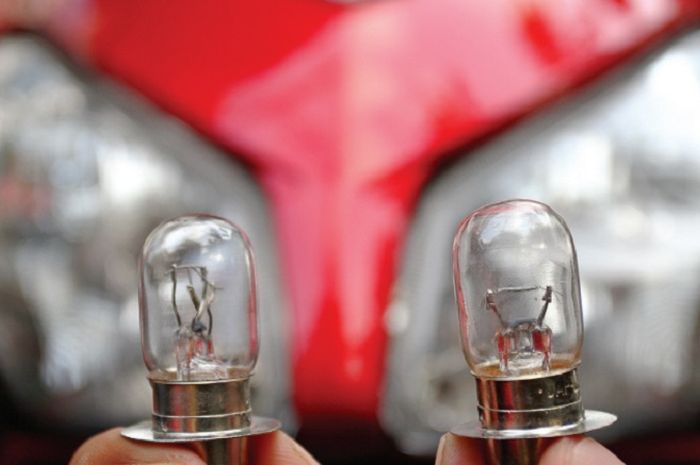 lampu motor, bohlam motor, lampu mati, lampu putus, Kok Lampu Motor Tiba-tiba Redup? Padahal Aki Masih Bagus