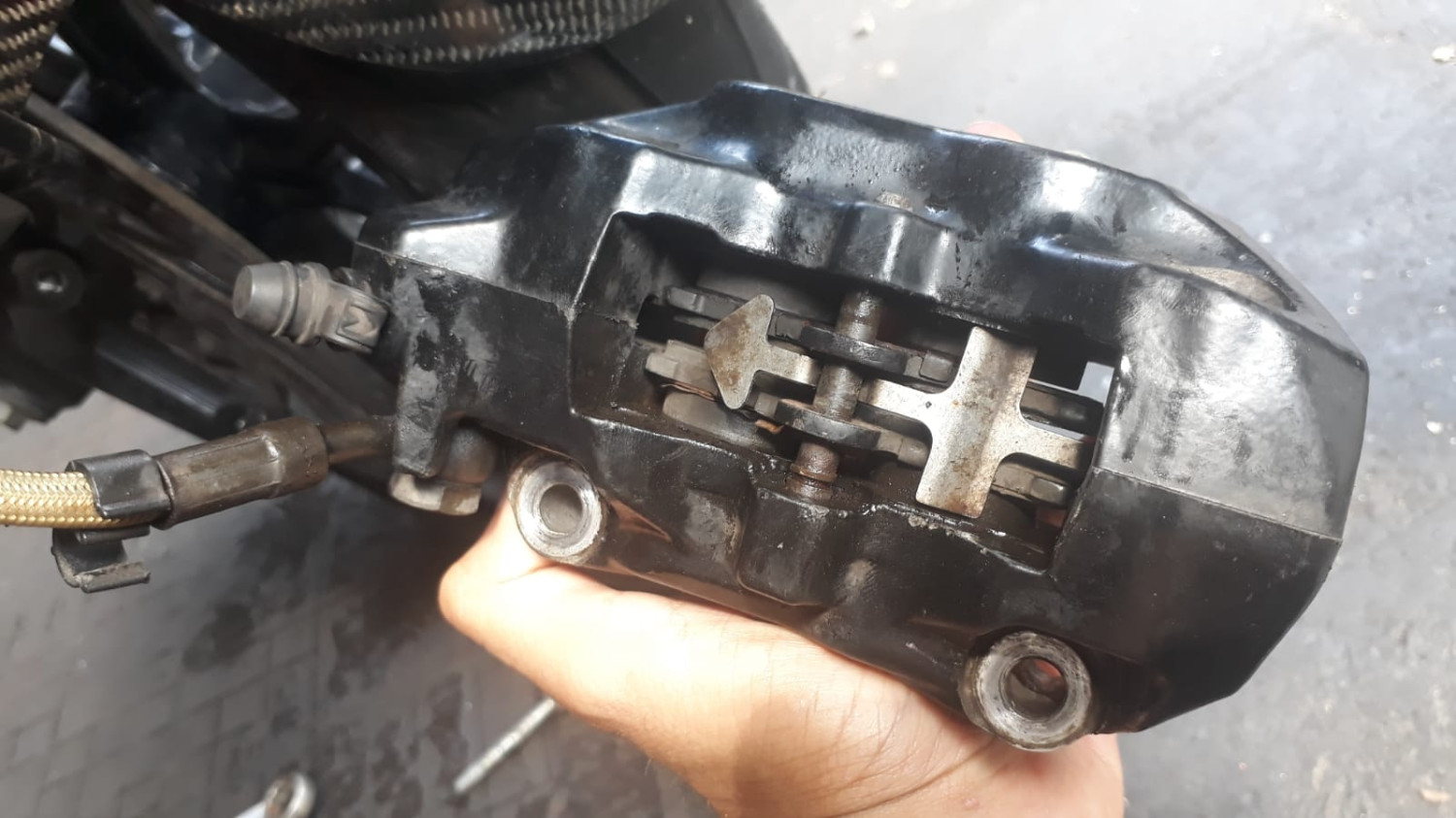 motor bekas, rem motor, penyebab rem motor bunyi, penyebab rem bunyi, penyebab rem bergetar, penyebab rem motor getar, Harus Tahu, Ini Penyebab Rem Motor Getar dan Bunyi Saat Mengerem