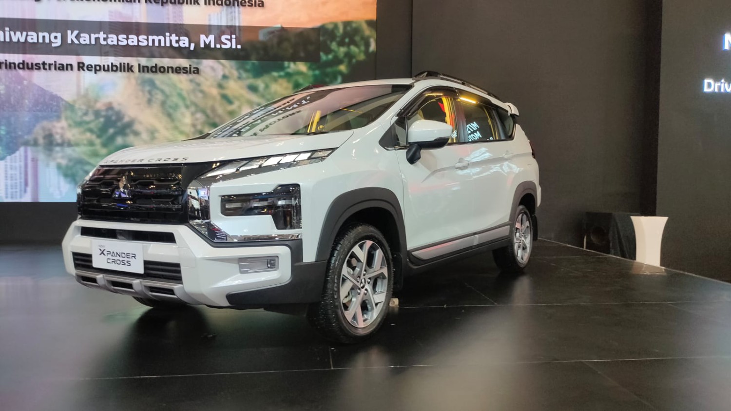 mitsubishi, Xpander Cross, Harga Xpander Cross, Harga Mitsubishi Xpander Cross, Kabin Lega, Tampang Makin Gagah, Ini Harga Xpander Cross Baru November 2025