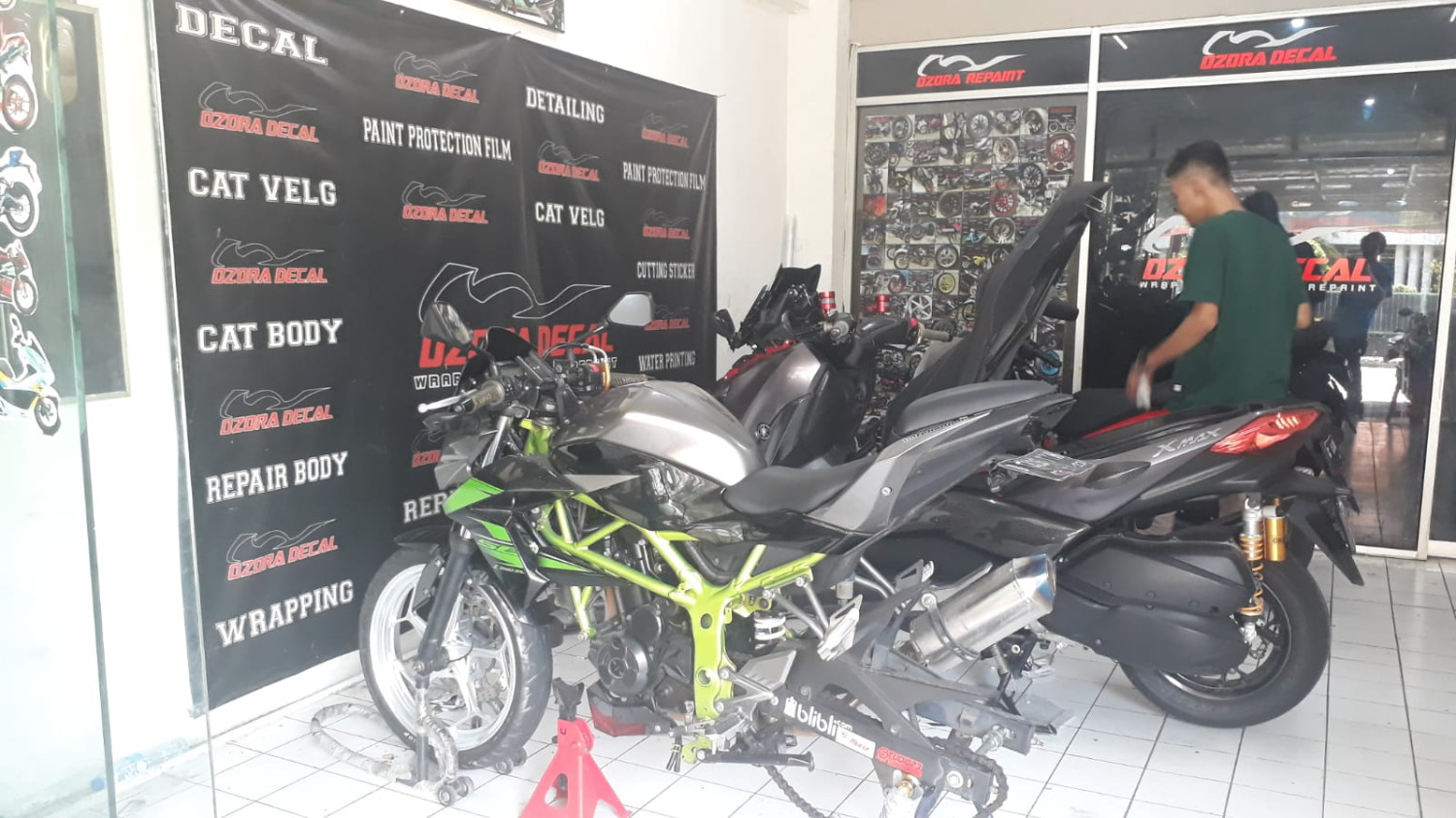 bengkel spesialis, Wrapping, repaint motor, Ozora Decal, wrapping motor, Mau Wrapping Bodi Atau Repaint Motor Bekas Kesayangan? Ke Sini Saja