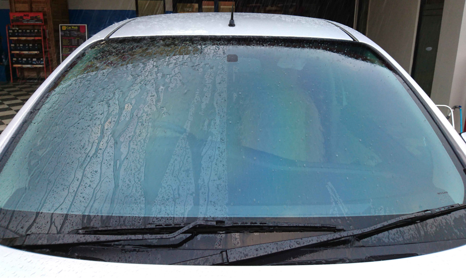 wiper mobil, mobil bekas, air wiper, cara membersihkan lubang air wiper, lubang air wiper, Sambil Ngabuburit, Begini Cara Bersihkan Lubang Air Wiper Mobil Bekas