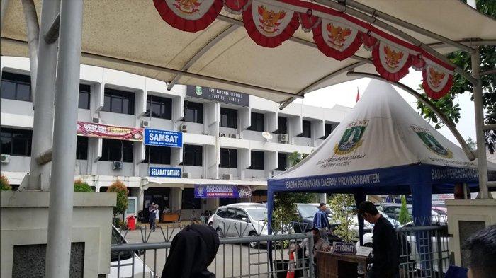 pajak kendaraan, bayar pajak kendaraan, Samsat Cikokol, Bayar Pajak Hadiah Umrah, Bayar Pajak Hadiah Motor, Asyik, Bayar Pajak Kendaraan di Banten Otomatis Jadi Calon Pemenang Motor Sampai Umrah