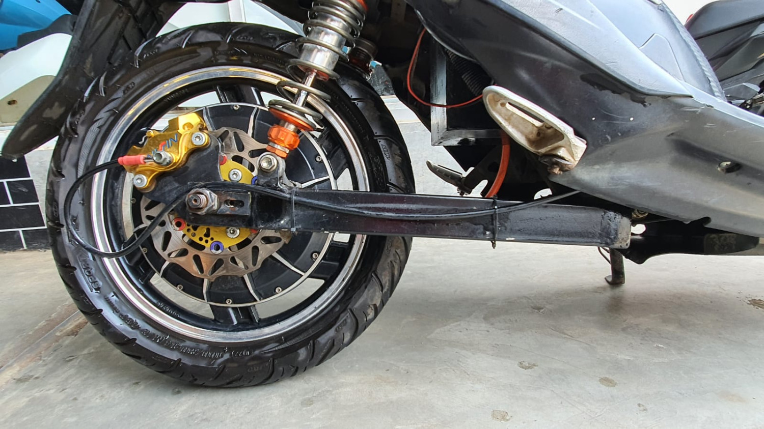 motor listrik, korslet, baterai motor listrik, Mencuci Motor Listrik, mencuci motor listrik yang benar, Antisipasi Korslet, Ini Cara Mencuci Motor Listrik yang Benar dan Aman
