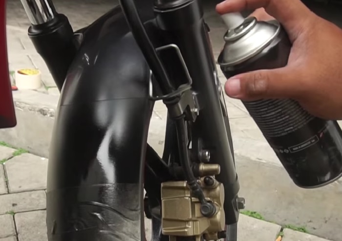 body motor, progress paintshop, body kasar, menghitamkan body kasar, Bukan Cuma Dioles, Ini Cara Menghitamkan Kembali Bodi Kasar yang Awet