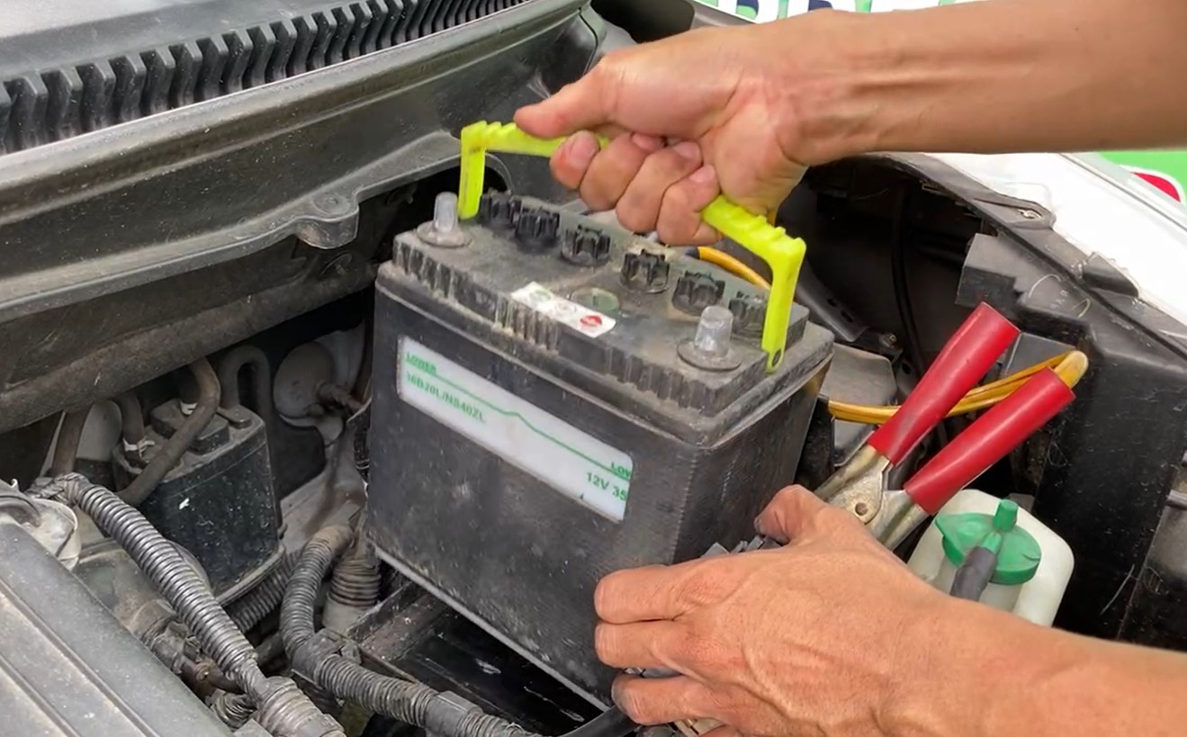 mobil bekas, aki mobil, kenapa umur aki motor sebentar, penyebab aki mobil cepat soak, penyebab umur aki mobil pendek, penyebab umur aki  jadi pendek, kenapa umur aki mobil pendek, Ternyata Tiga Hal Ini Bisa Menyebabkan Aki Mobil Berumur Pendek