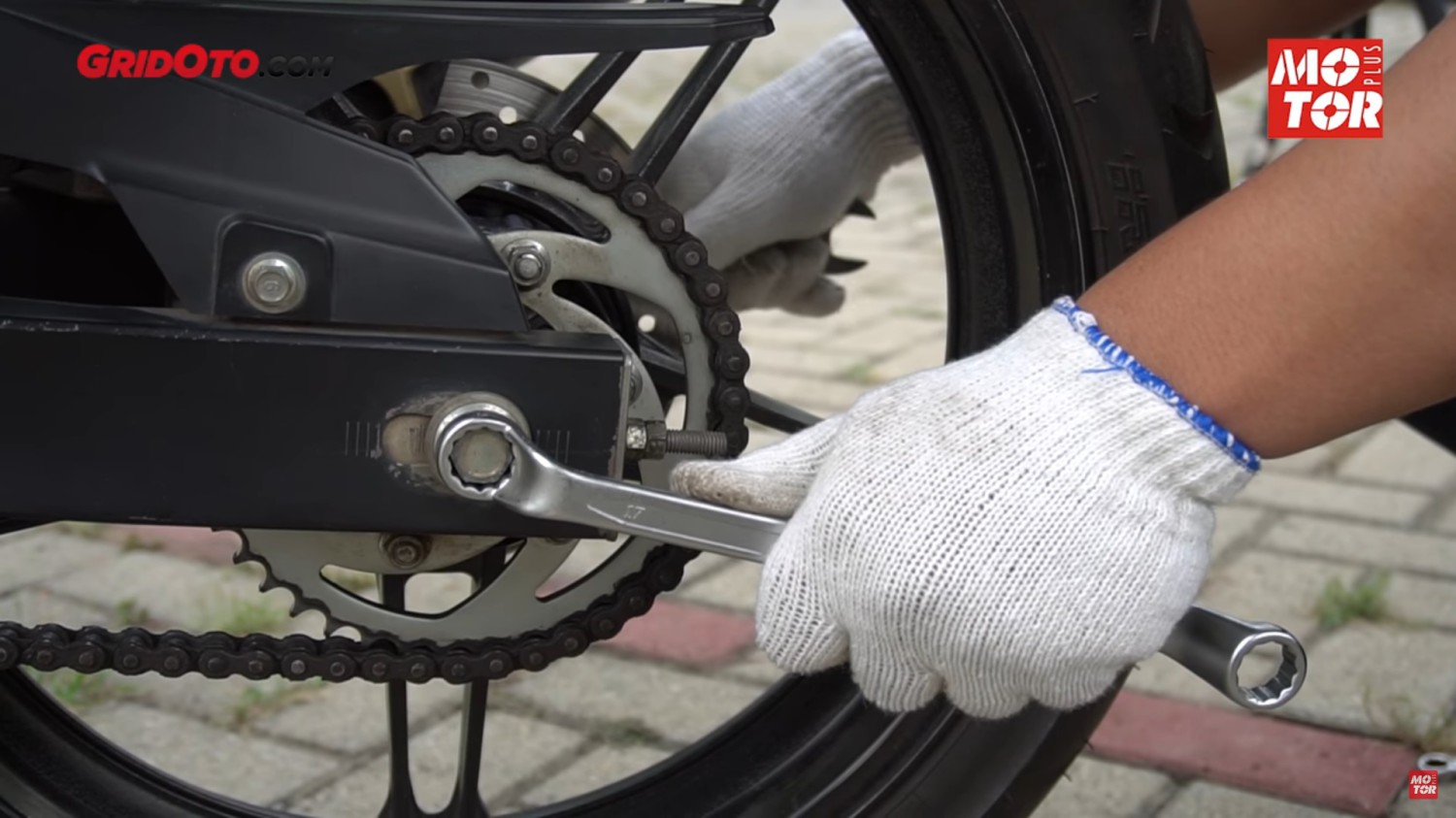 rantai motor, rantai, motor bekas, cara mengencangkan rantai, cara mengencangkan rantai motor, Hal Penting Yang Perlu Diketahui Saat Mengencangkan Rantai Motor Bekas