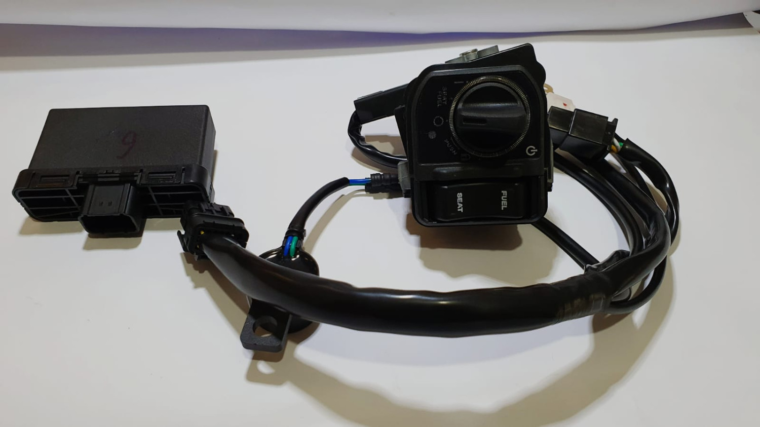 remote keyless, keyless, Kaka Keyless, ubah kunci motor biasa jadi keyless, Ternyata Gampang! Begini Cara Ubah Kunci Biasa di Motor Jadi Keyless