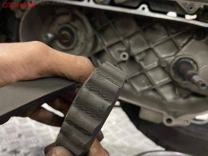 motor matic, honda beat, v-belt motor matic, penyebab v-belt cepat retak, penyebab v-belt honda beat cepat rusak, Ternyata Ini Penyebab V-belt Motor MAtic Honda BeAT Cepat Retak