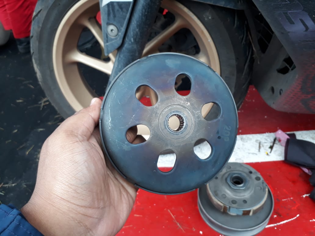 motor matic, mangkok kampas ganda, mangkok kampas ganda berubah warna jadi pelangi, penyebab mangkok kampas ganda jadi pelangi, kenapa mangkok kampas ganda jadi pelangi, kenapa warna mangkok kampas ganda jadi pelangi, Ternyata Ini Penyebab Mangkok Kampas Ganda Motor Matic Jadi Warna Pelangi