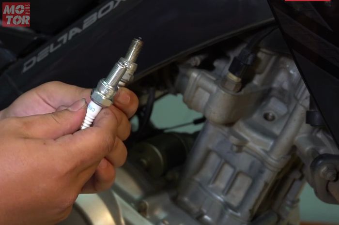 motor bekas, busi motor, cara buka busi, trik buka busi, tips buka busi, Alasan Kenapa Buka Busi Di Motor Bekas Dalam Kondisi Panas Dilarang