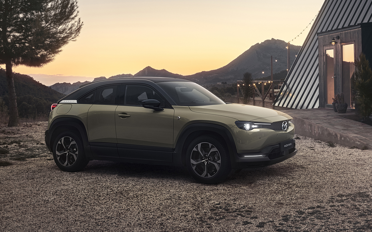 mobil baru, mazda, phev, Mazda MX-30, Mazda MX-30 R-EV, Momen Tepat Bisa Laku, Yuk Intip Lagi Spesifikasi Mazda MX-30 R-EV